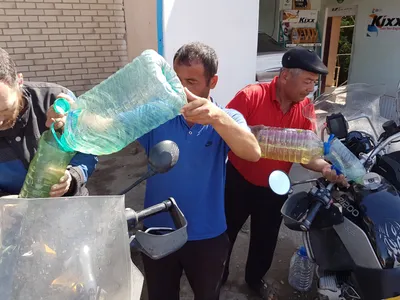 Alle Autos fahren mit Gas - entsprechend viele Benzin-Tankstellen gibt es