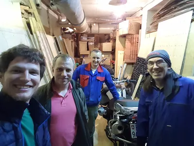 Hier wird eine massgefertige Kiste erstellt.