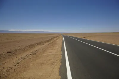 400km beste Teerstrasse durch die Wüste - max. 1 Jahr alt