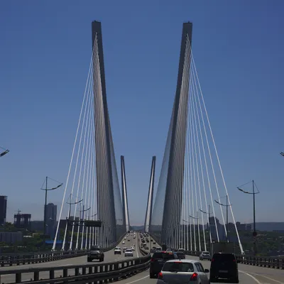 Eine der zwei Suspensionsbrücken