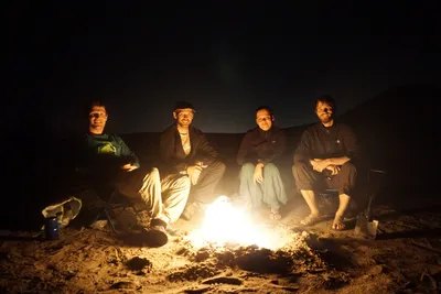 Lagerfeuer mit Tinu tags: Weltreise Xenia