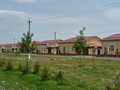 Reihenweise kasachische Fertighäuser