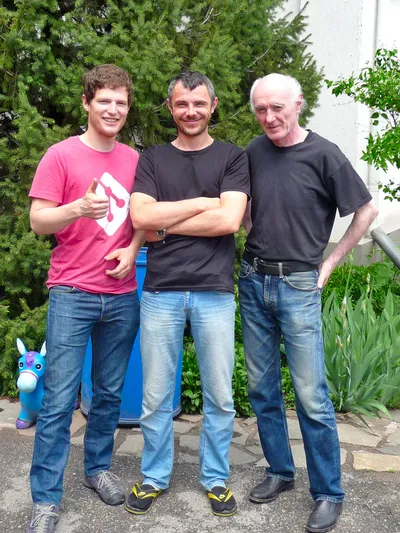 Vater und Sohn betreiben ein schönes Guesthouse in Almaty