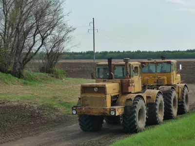 Russische Traktoren für die riesigen Felder